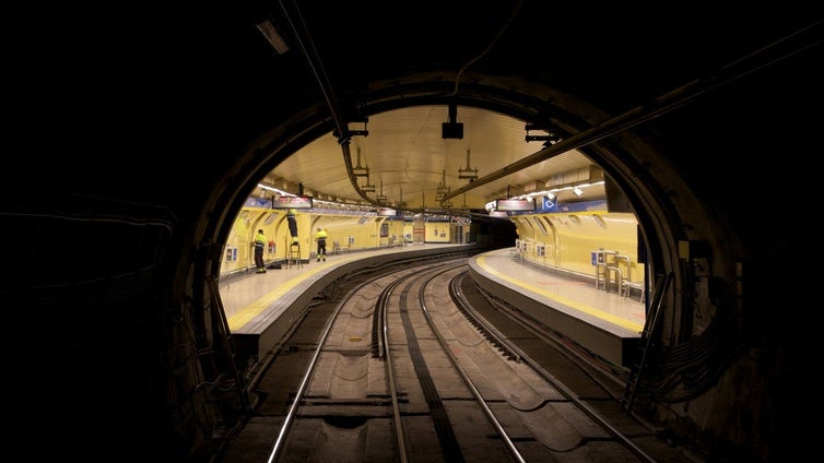 Las 8.000 tareas de mantenimiento que nadie ve para que el Metro siga volando