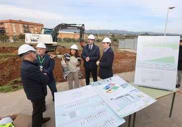 Molina, Botella y Bellido, ayer en el futuro centro de salud del Naranjo