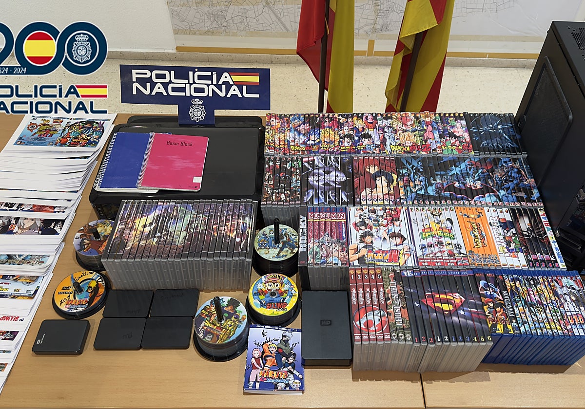 Imagen del material incautado de un distribuidor de cine pirata en Valencia