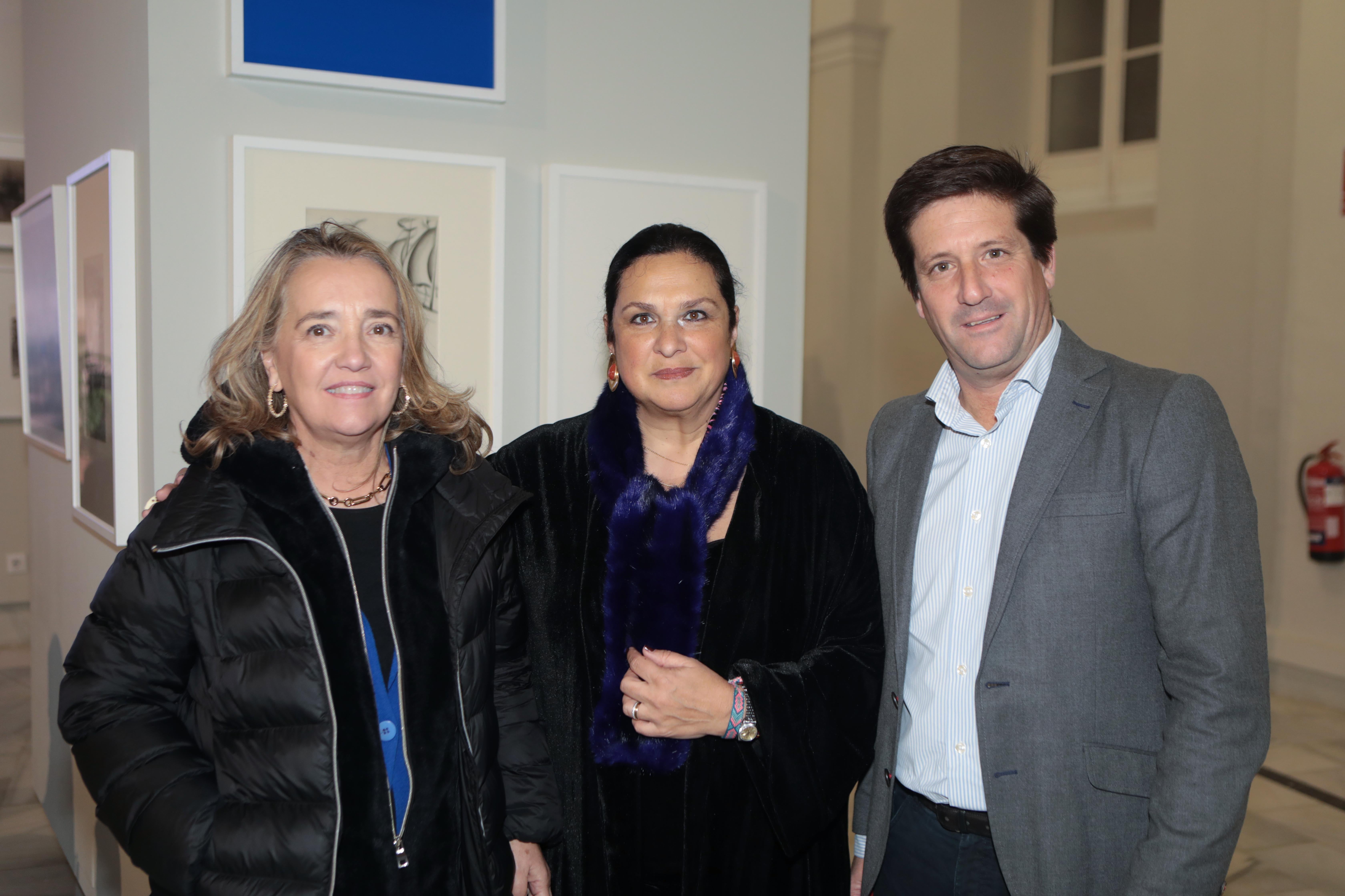 Macarena O'Neil , Juana Carillo Ortiz, Guillermo García de Longoria Menduiña