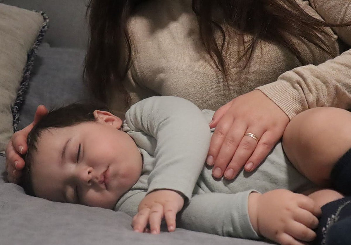 Los bebés y uno de los progenitores deben estar empadronados en el municipio al menos con un año del nacimiento