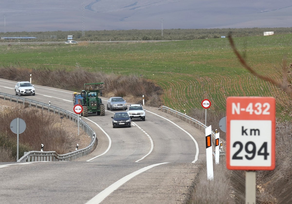 Vehículos adelantando en la N-432 entre Córdoba y Granada