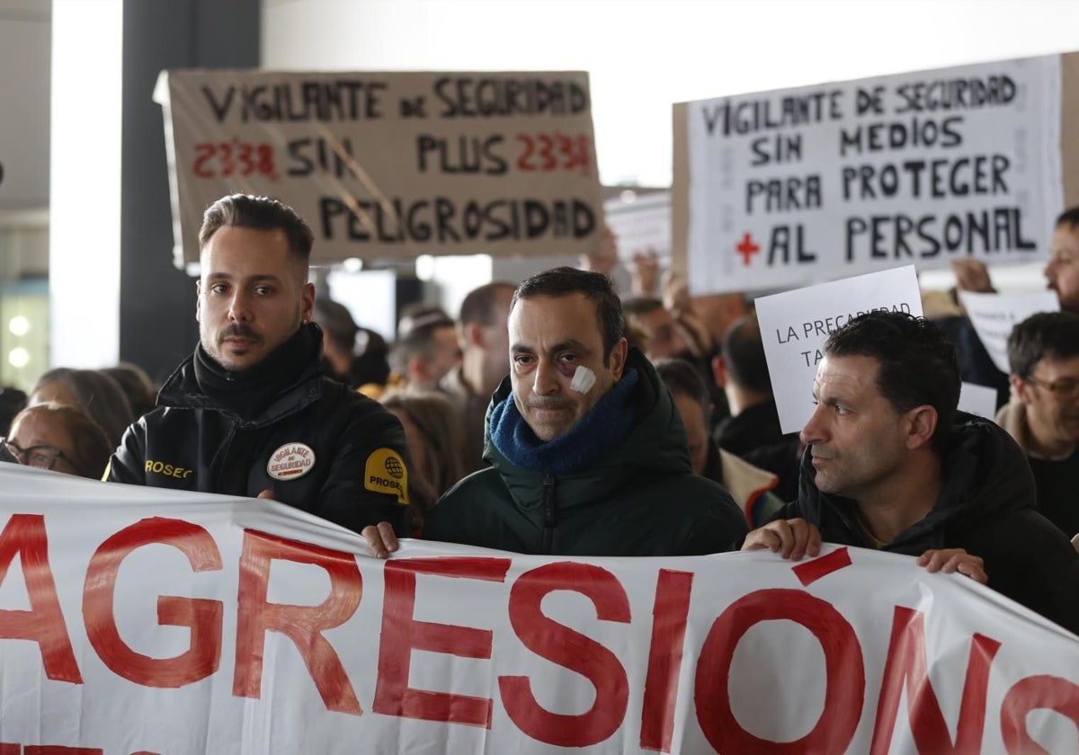 Una protesta reciente en el Hospital Universitario de La Coruña (Chuac) tras la agresión a dos sanitarios de urgencias