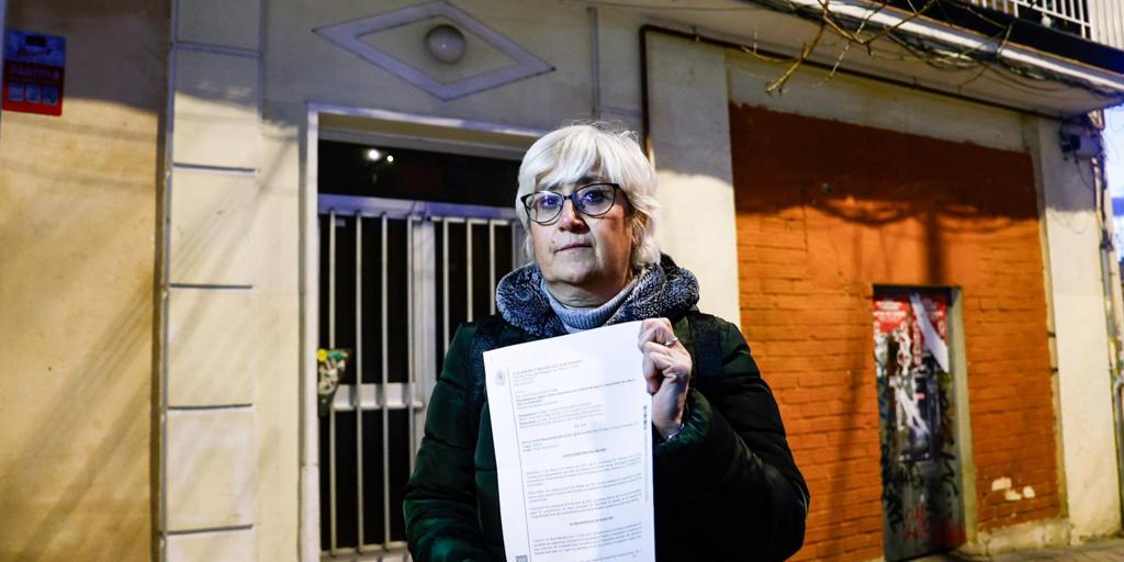 El doble castigo de Nuria por la okupa 'vulnerable' de su piso en Vallecas