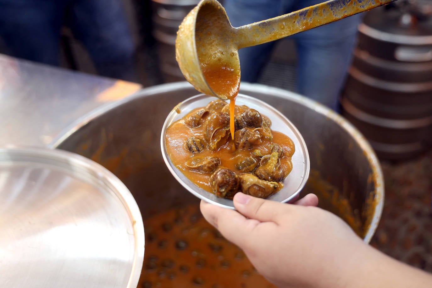 La esperada apertura de los puestos de caracoles en Córdoba, en imágenes