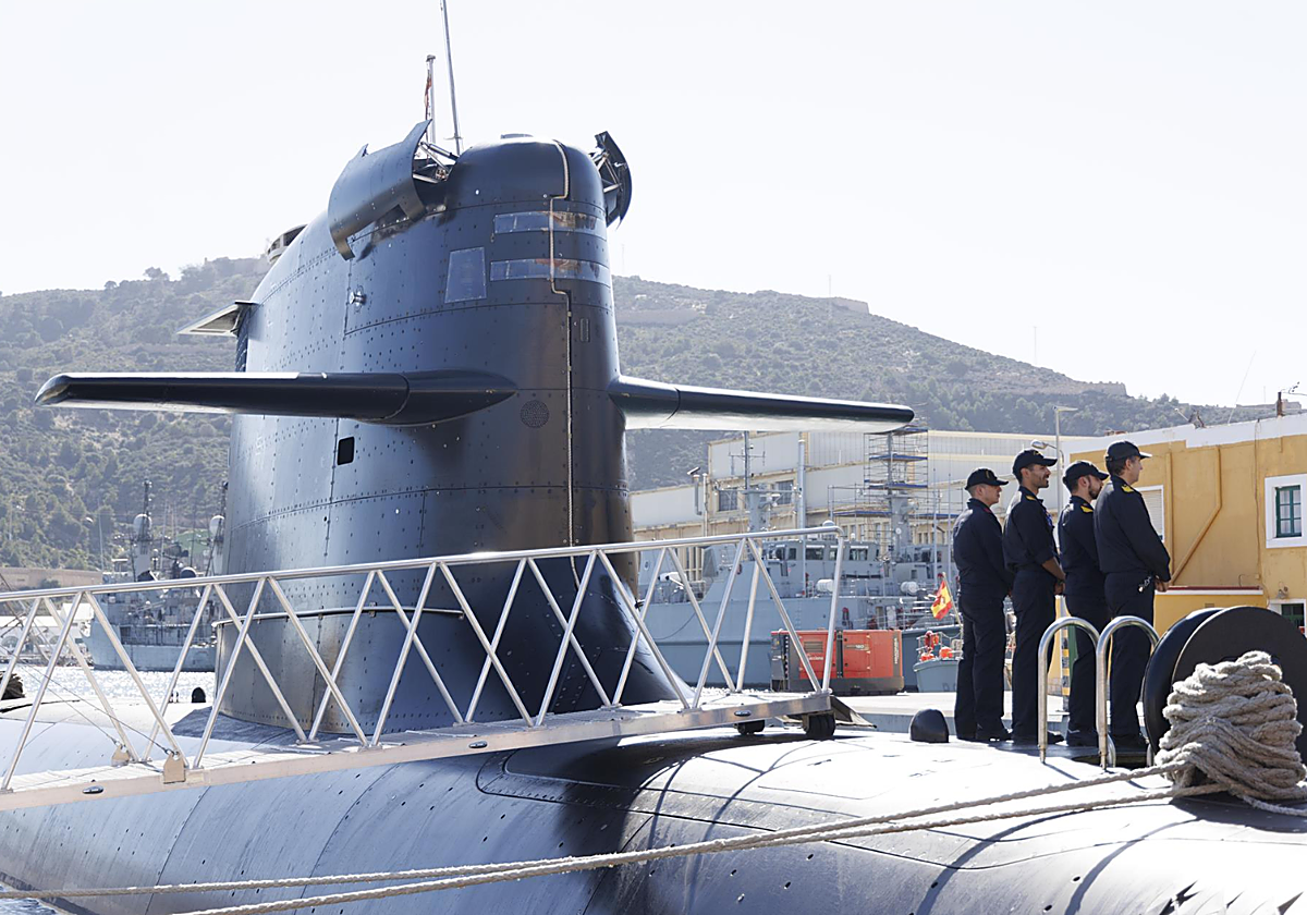 Parte de la dotacion del submarino S-81 'Isaac Peral'