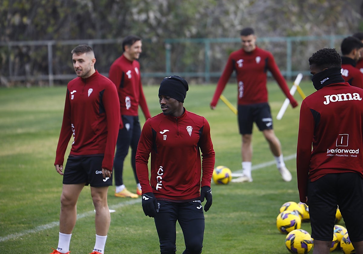 Los jugadores blanquiverdes se ejercitan en un entrenamiento en la Ciudad Deportiva