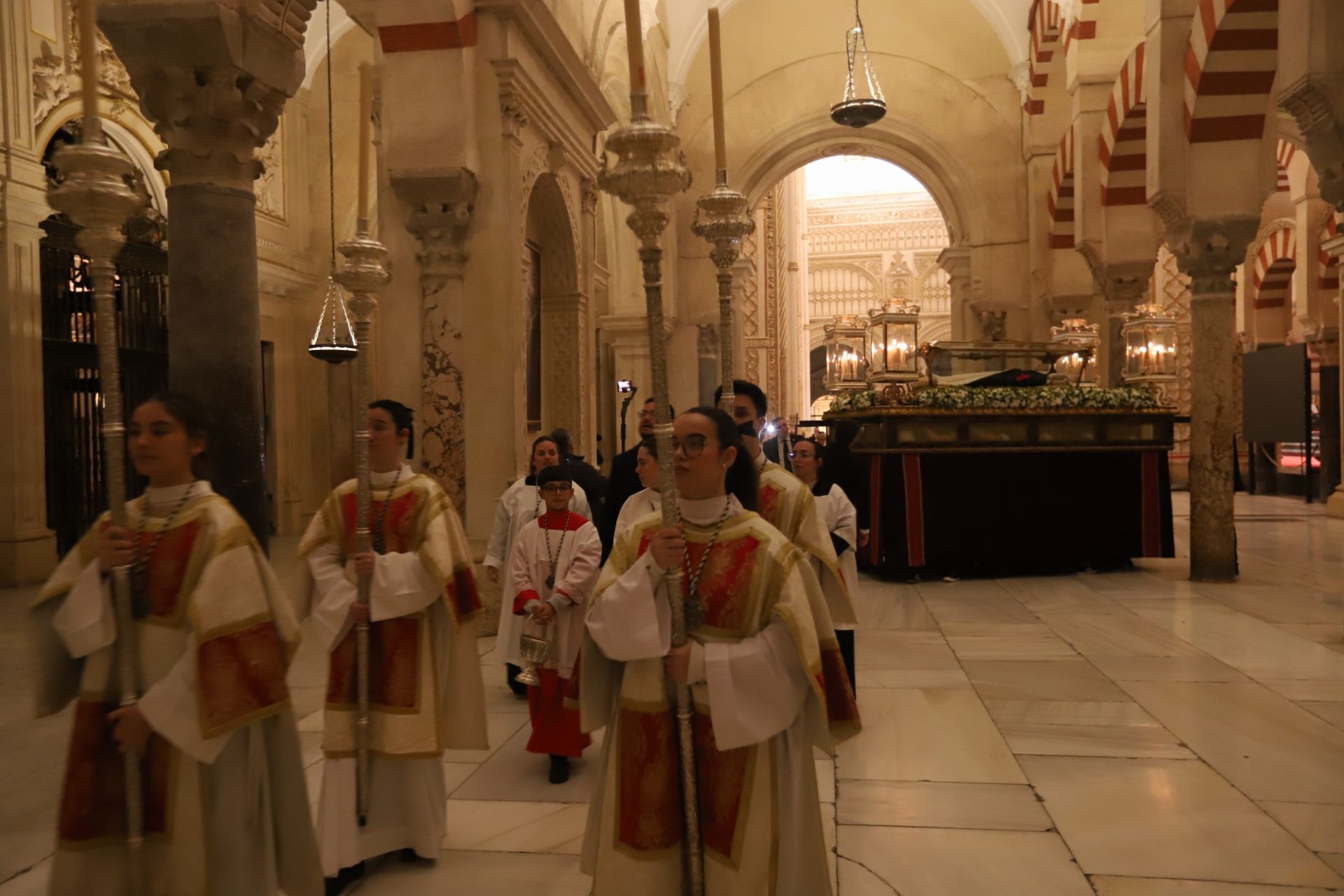 La salida extraordinaria con las reliquias de San Juan Bautista de la Concepción por Córdoba, en imágenes