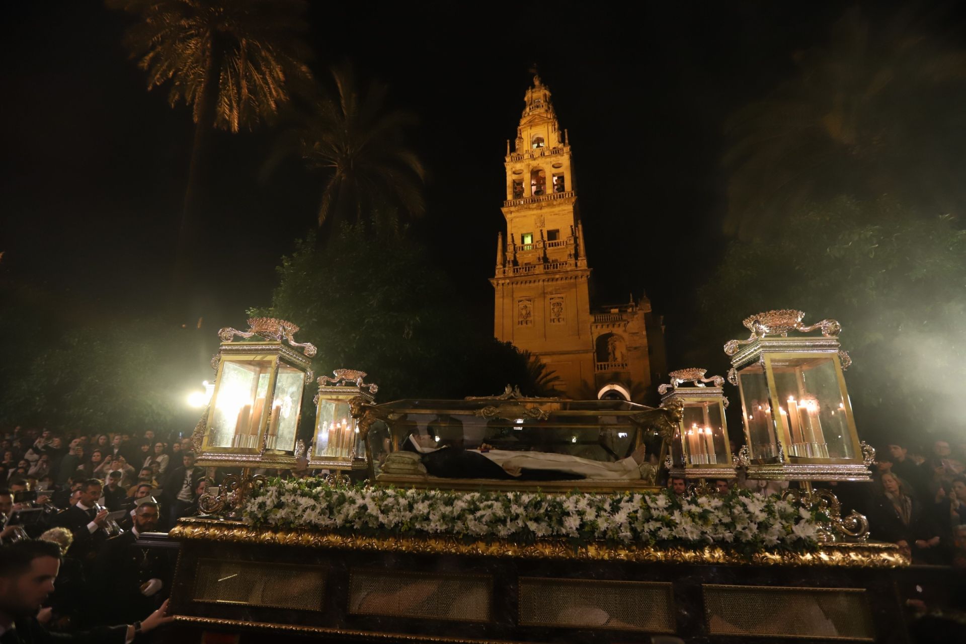 La salida extraordinaria con las reliquias de San Juan Bautista de la Concepción por Córdoba, en imágenes