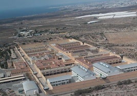 Dos heridos graves en una pelea multitudinaria en la cárcel del Acebuche en Almería