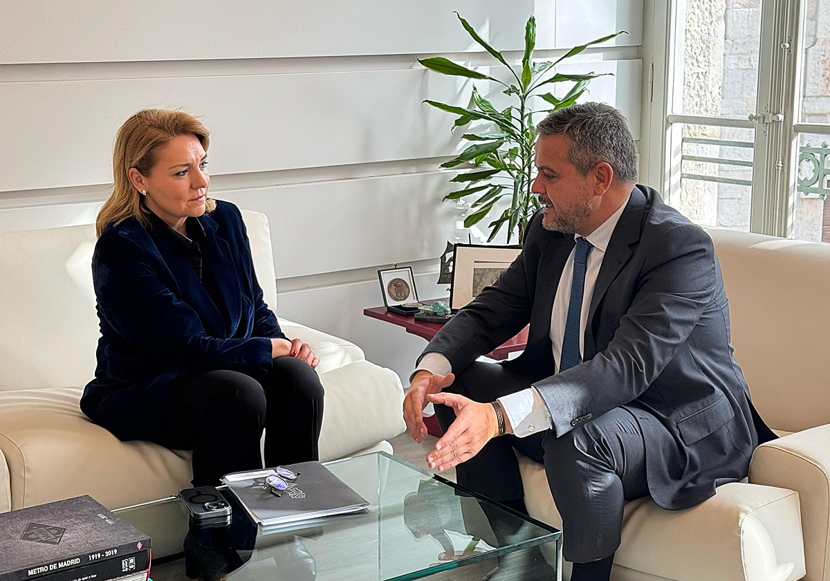 Imagen de la vicepresidenta de la Generalitat, Susana Camarero, y el consejero de Vivienda de la Comunidad de Madrid, Jorge Rodrigo