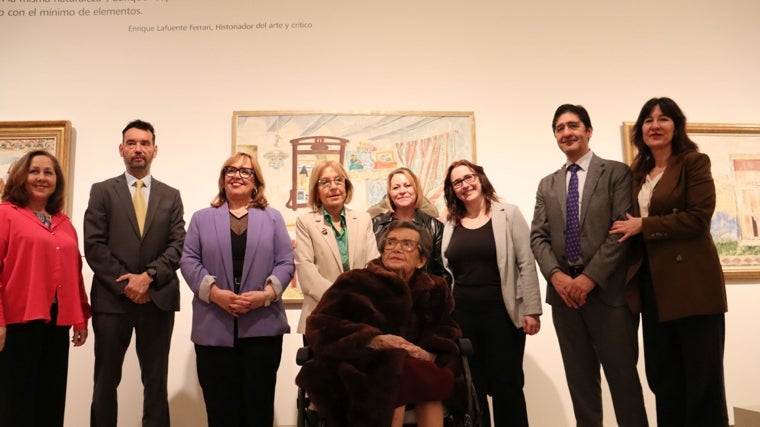 Gloria Merino, junto a José Manuel Caballero, Blanca Fernández y diversas autoridades