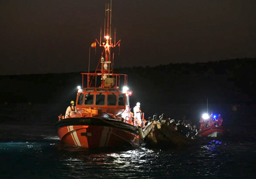 Un grupo de 83 inmigrantes llega por sus propios medios a El Hierro