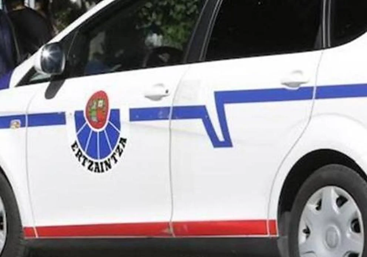 Un coche de la Ertzaintza en una imagen de archivo.