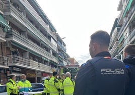 Un anciano muerto y su mujer herida en plena pelea al caer por el hueco de un ascensor en obras en Vallecas