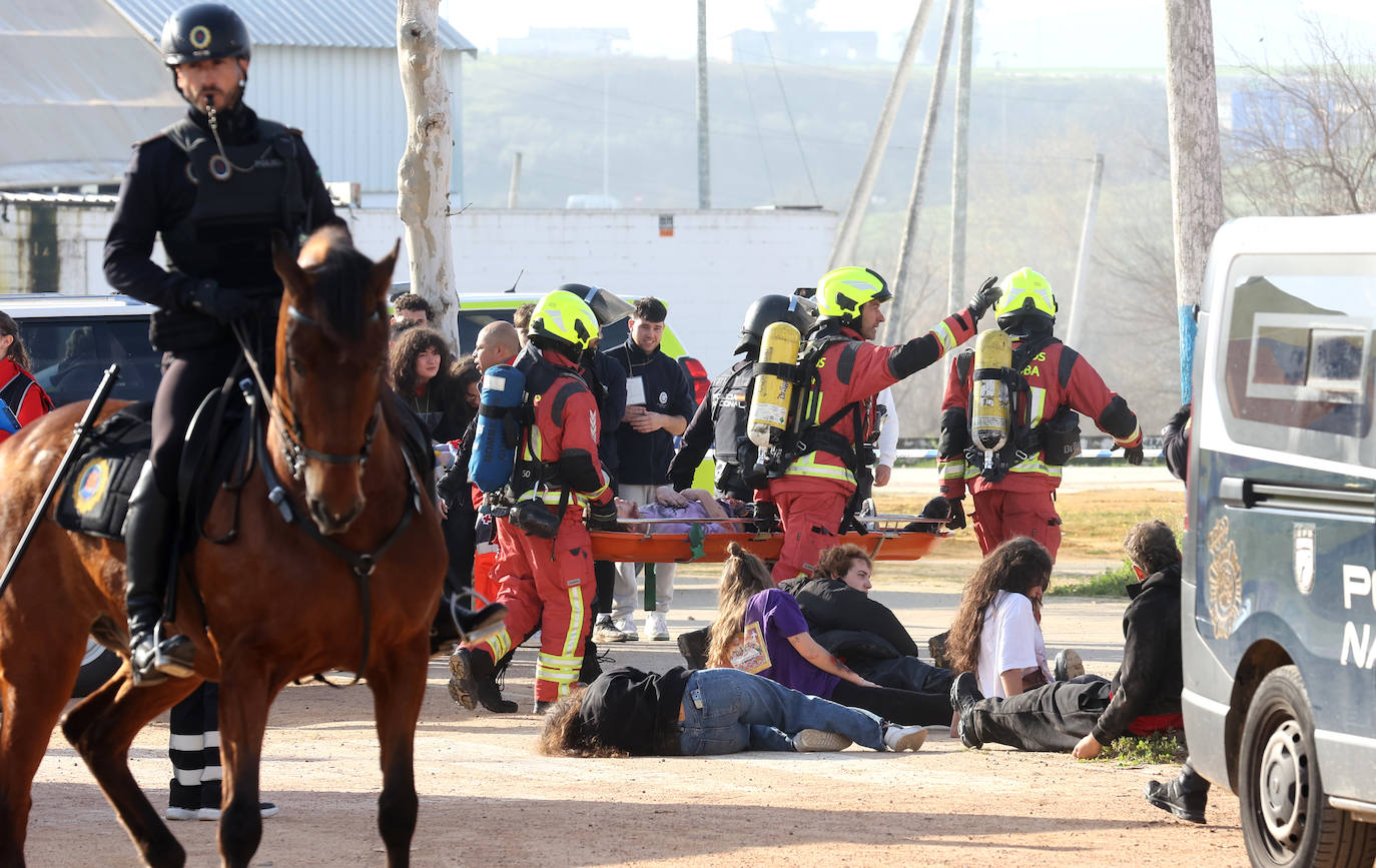 El simulacro de explosión en el recinto ferial de Córdoba, en imágenes