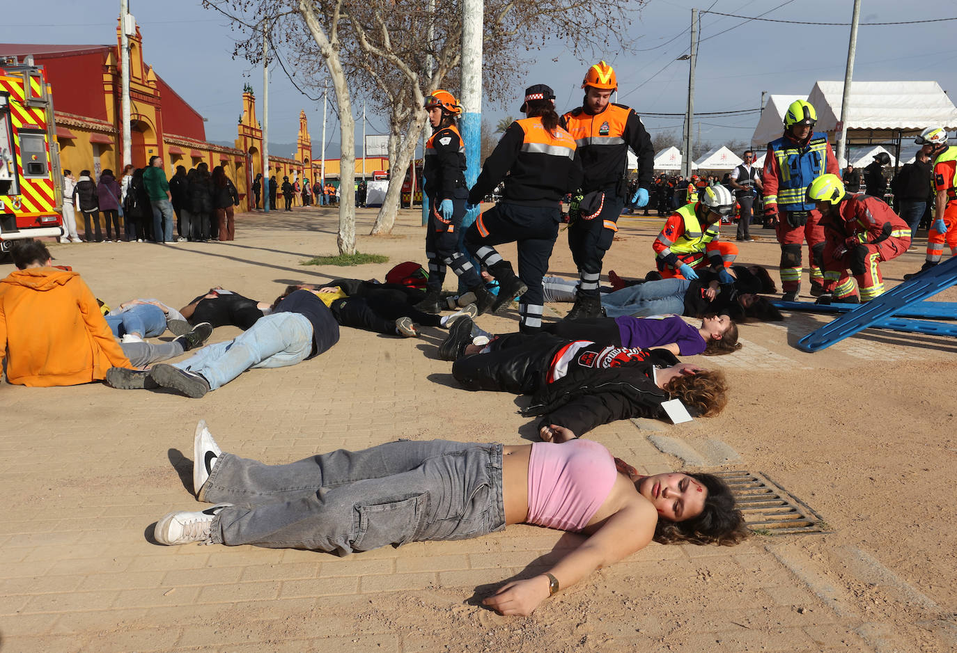 El simulacro de explosión en el recinto ferial de Córdoba, en imágenes