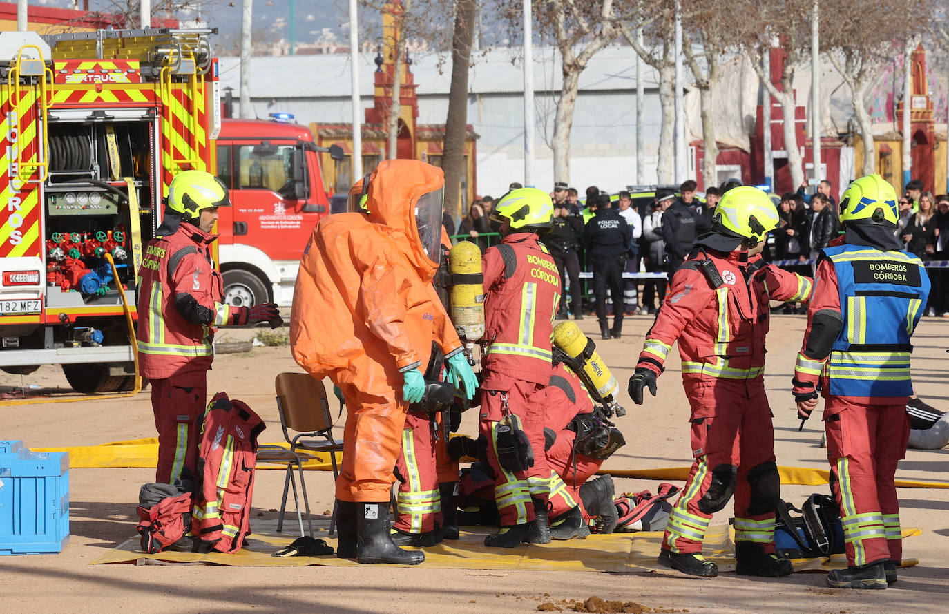 El simulacro de explosión en el recinto ferial de Córdoba, en imágenes