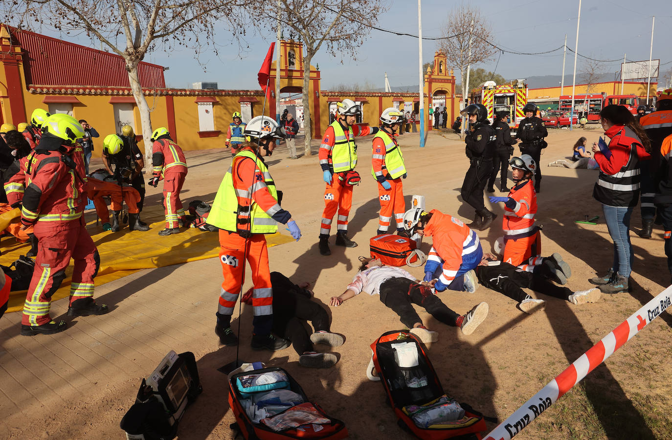 El simulacro de explosión en el recinto ferial de Córdoba, en imágenes