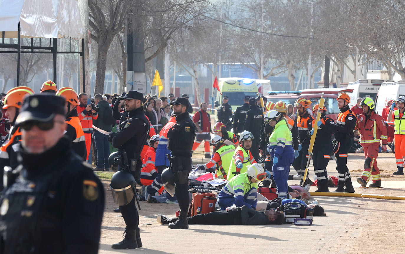 El simulacro de explosión en el recinto ferial de Córdoba, en imágenes