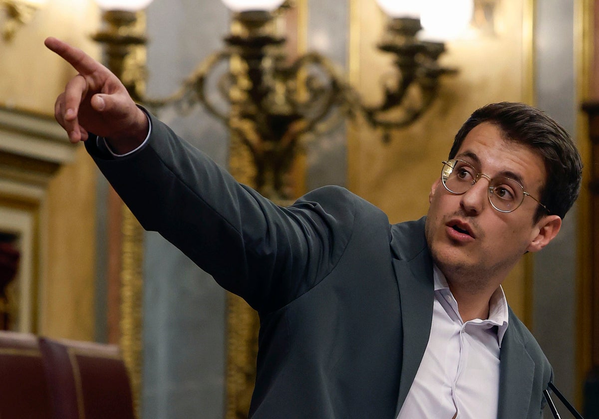El diputado de Chunta-Sumar Jorge Pueyo Sanz, durante su intervención en el pleno