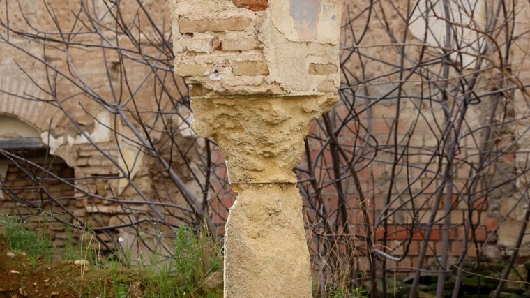 Una de las columnas de la galería