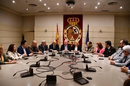 El alcalde de Torrijos reivindica en el Senado un puesto principal de la Guardia Civil