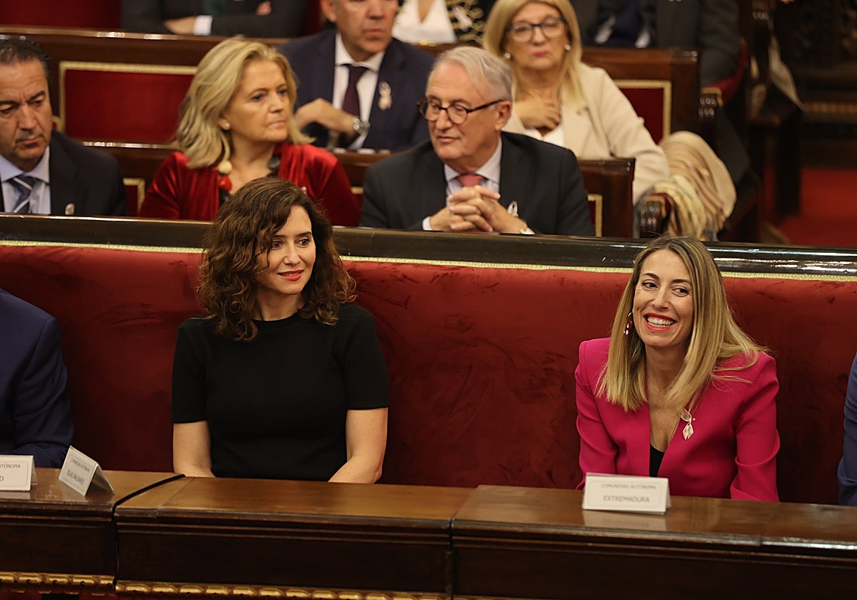 La presidenta de la Comunidad de Madrid, Isabel Díaz Ayuso, y la presidenta de la Junta de Extremadura María Guardiola