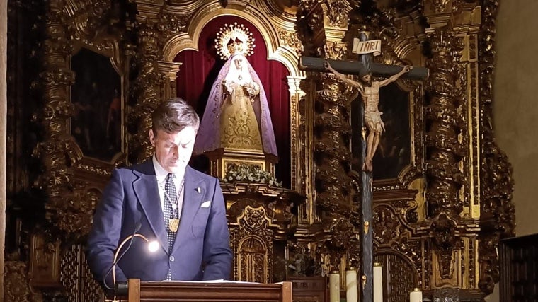 Álvaro Vizcaíno, durante la exaltación a la Virgen de las Lágrimas en su Desamparo