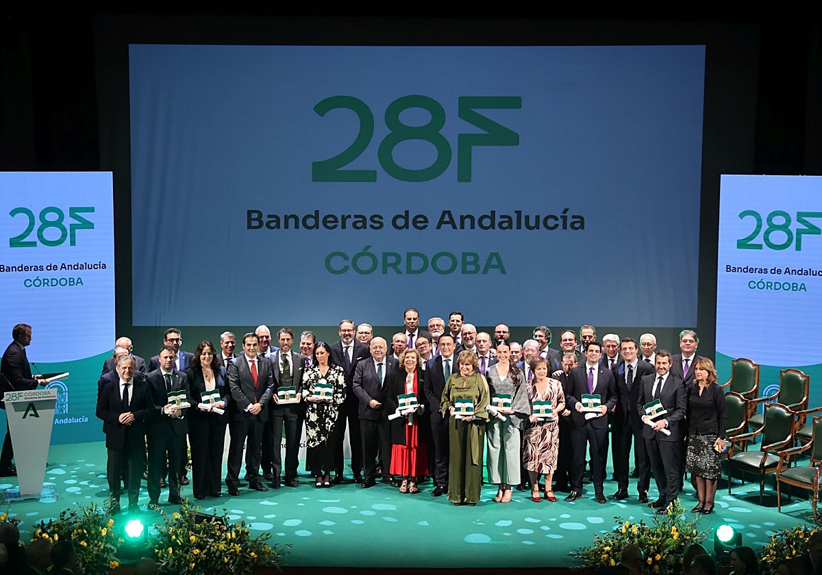 Los premiados, tras la ceremonia en el Teatro Góngora
