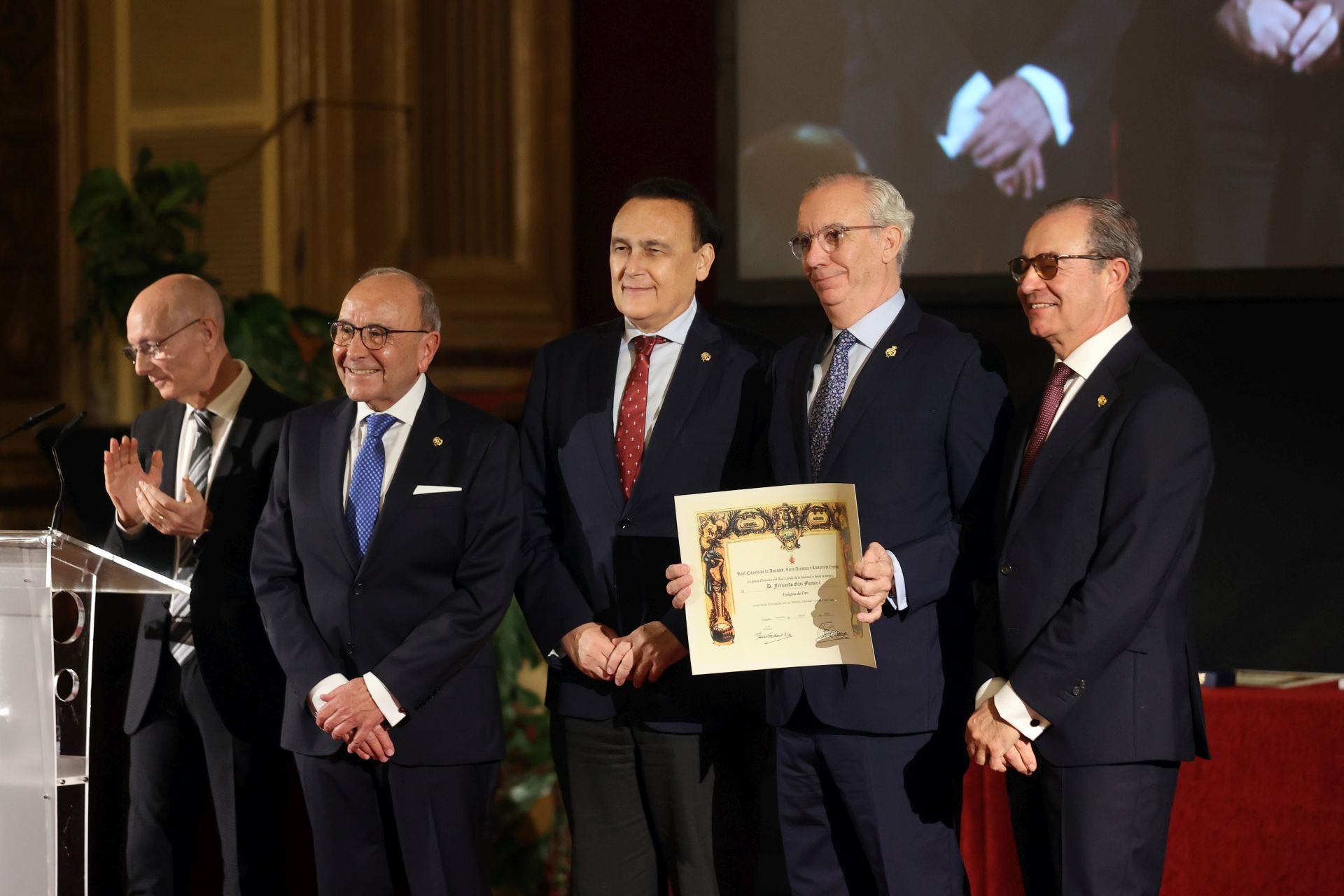 La entrega de la Medalla de Oro del Círculo de la Amistad al Cabildo Catedral de Córdoba, en imágenes