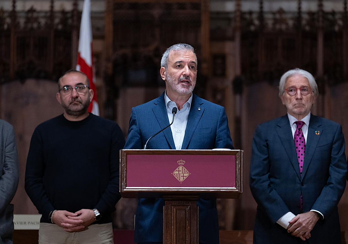 Jaume Collboni, alcalde de Barcelona, en un acto en el Ayuntamiento, entr el secretario general de CCOO en Cataluña, Javier Pacheco, y el presidente de Fomento del Trabajo, Josep Sánchez Llibre