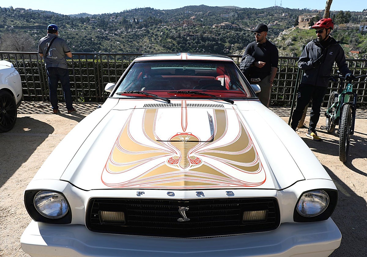Uno de los coches de la marca Mustang que se han dado cita este domingo en Toledo