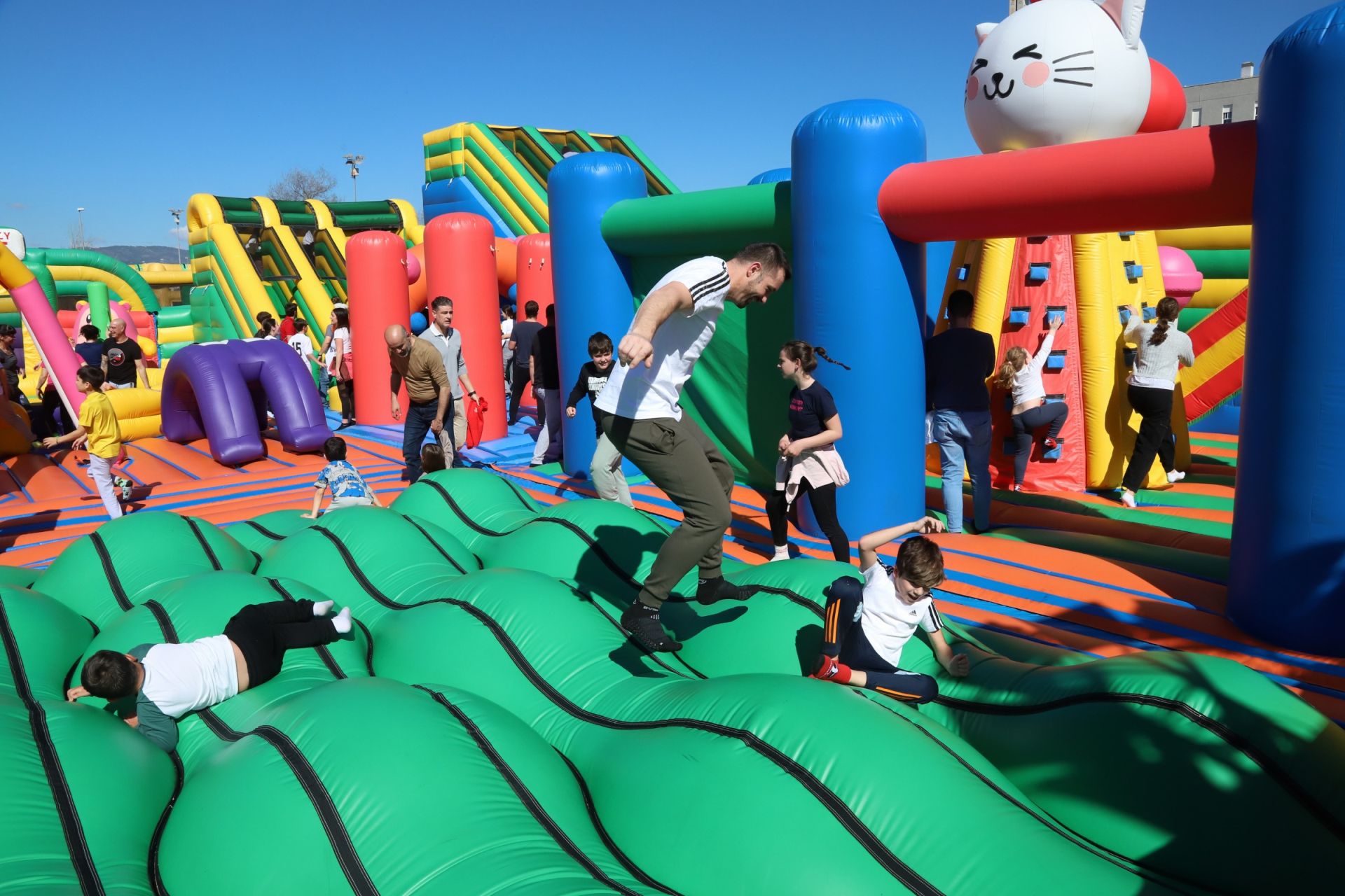 El parque hinchable más grande de Europa aterriza en Córdoba: diversión garantizada para los niños