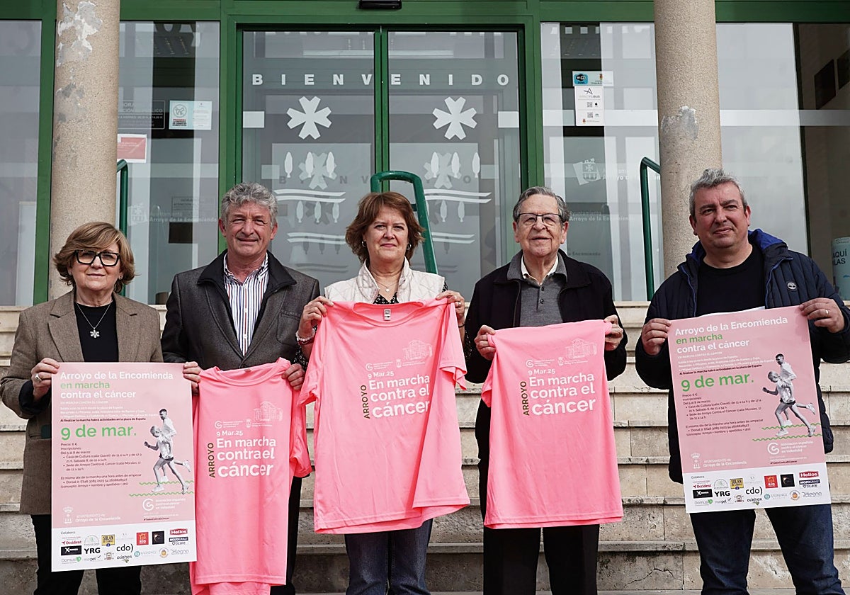 El alcalde de Arroyo de la Encomienda, Sarbelio Fernández, y el vicepresidente de la Asociación Española contra el Cáncer en Valladolid, Javier Arroyo, presentan una nueva edición de 'Arroyo en marcha contra el cáncer' que se celebrará el próximo domingo 9 de marzo.