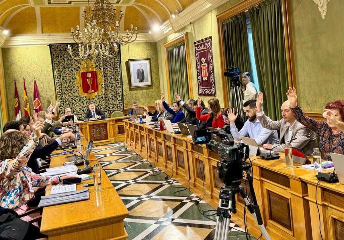 Pleno en el Ayuntamiento de Cuenca