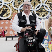 El Carnaval más tierno tiene campeones: Sombra y Nono, dos veteranos perritos de 15 y 9 años