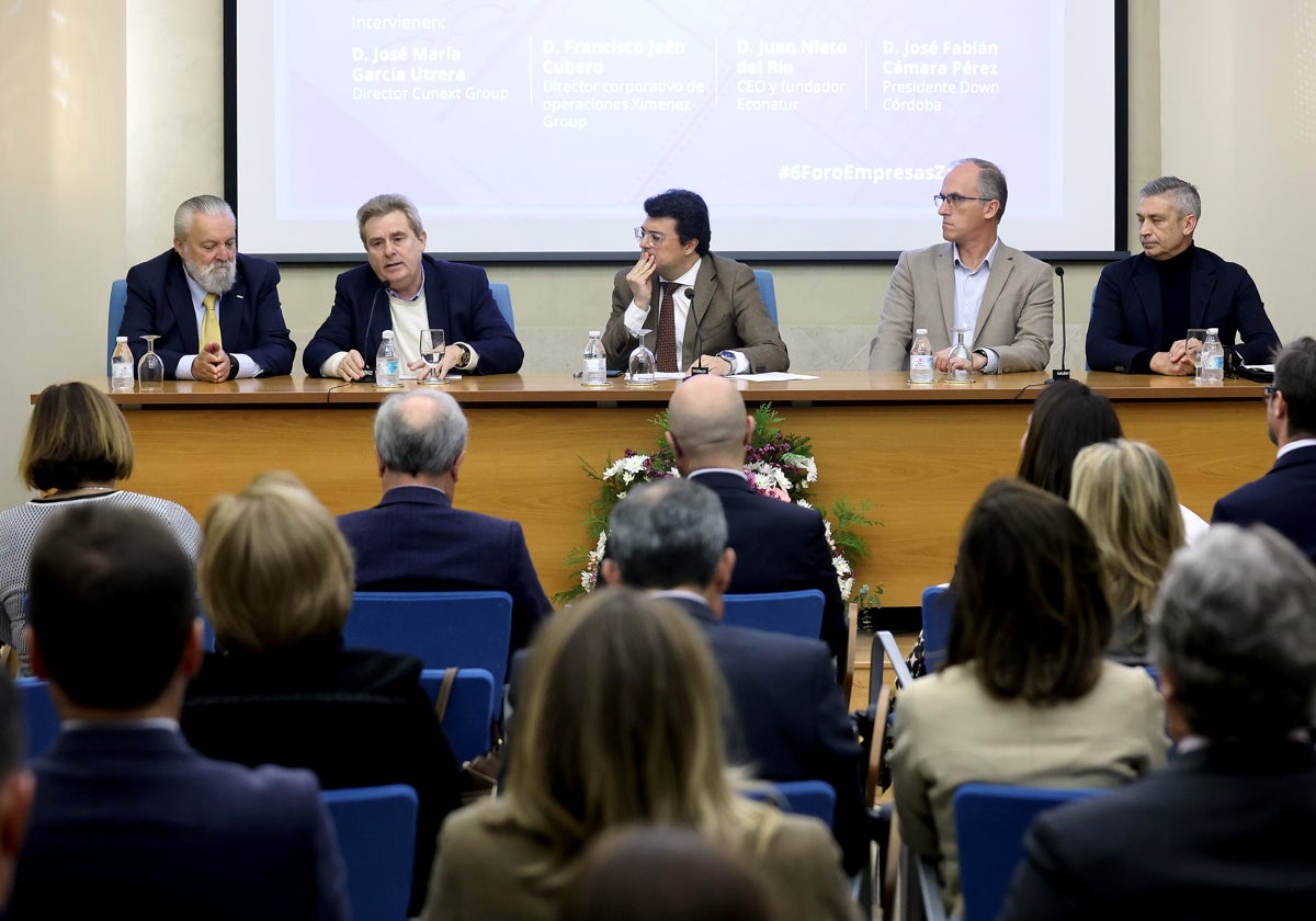 Mesa de empresas en el foro de Zalima moderada por el director de ABC Córdoba