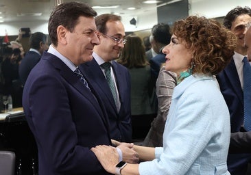 La Junta rechaza «el pago político» que «mantiene» a Sánchez «en la Moncloa»
