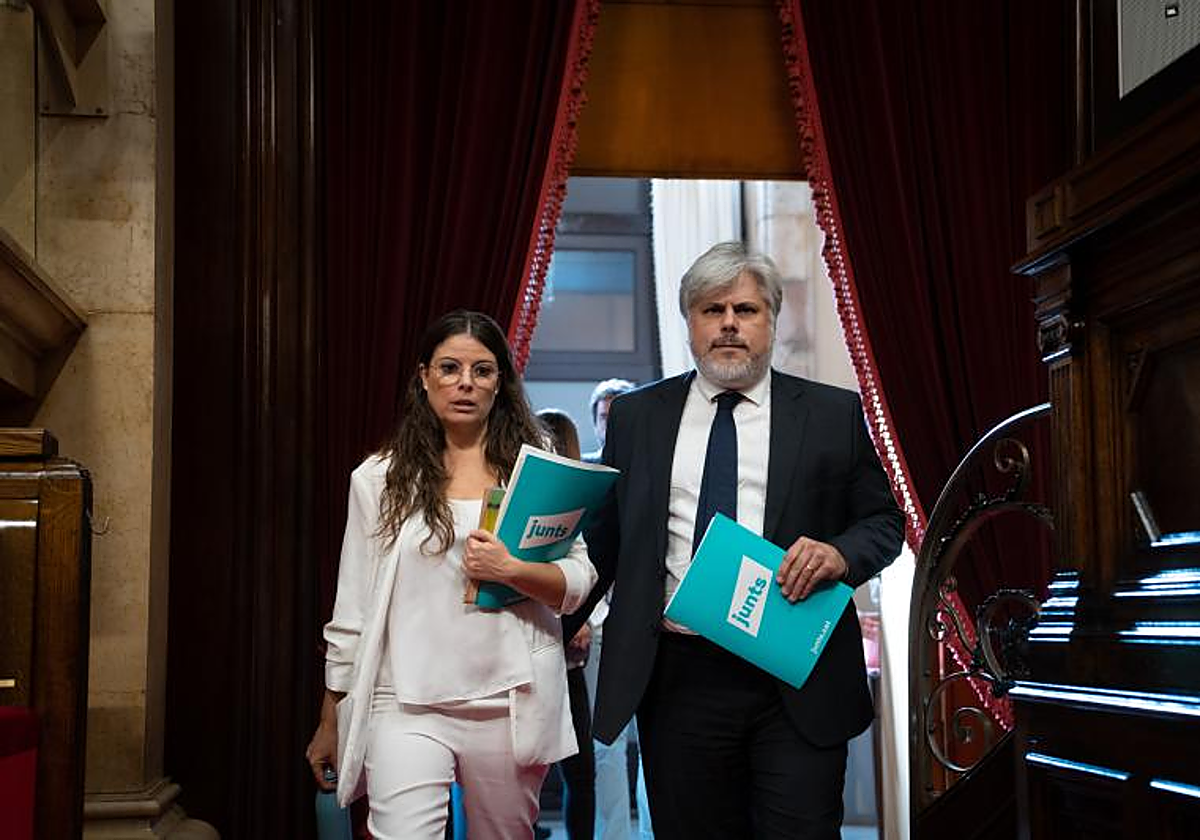 Mònica Sales y Albert Batet, líderes de Junts en el Parlament
