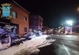 Investigan el incendio de varios coches junto a la casa del alcalde de un pueblo de Segovia