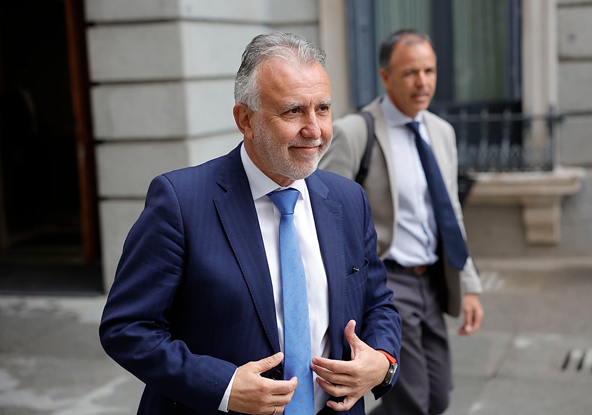 El ministro de Política Territorial y Memoria Democrática, Ángel Víctor Torres, a su llegada este jueves al Congreso