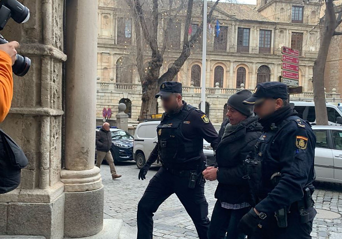 El acusado, a su llegada a la Audiencia Provincial de Toledo