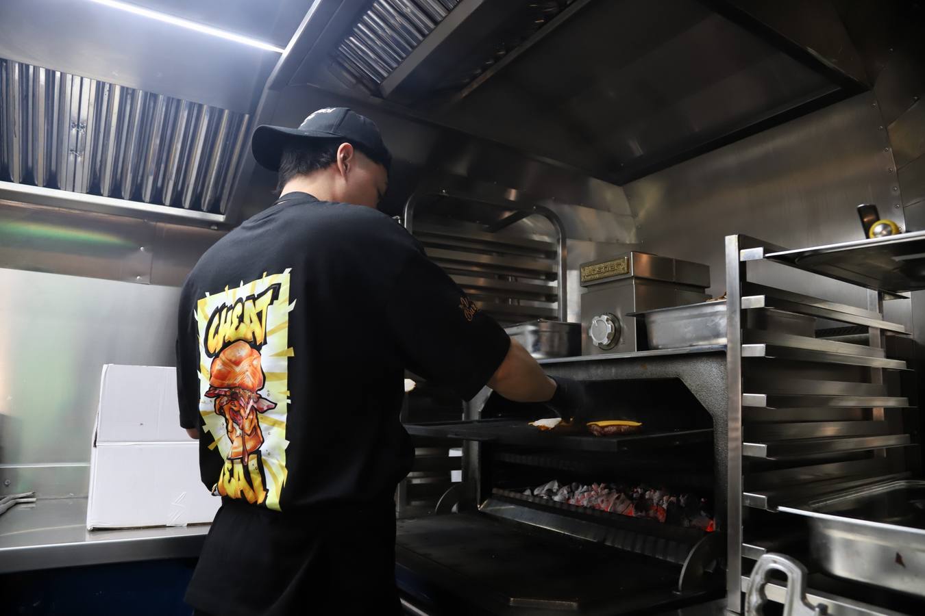 La esperada inauguración de The Champions Burger Córdoba, en imágenes