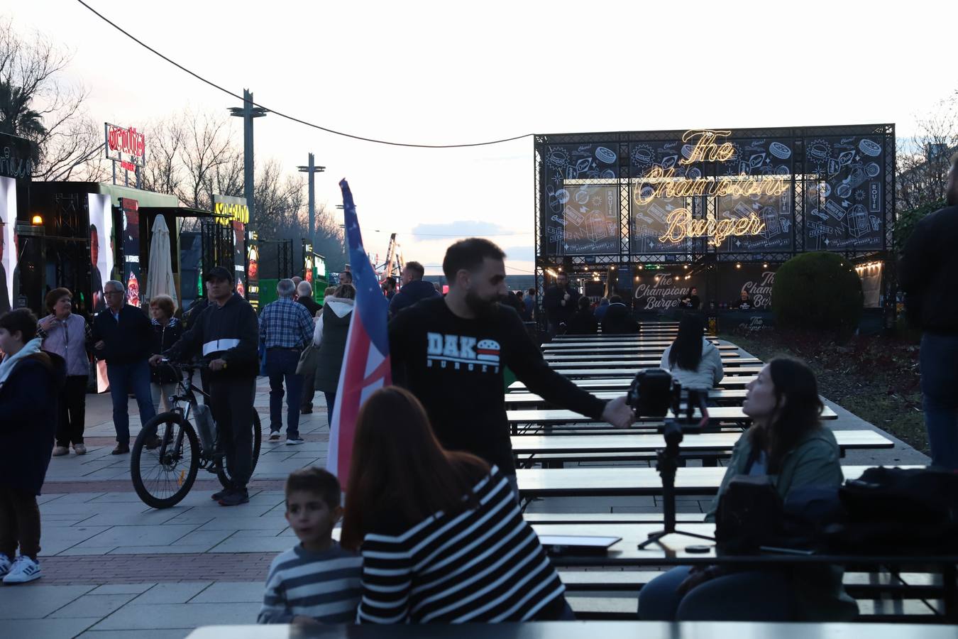 La esperada inauguración de The Champions Burger Córdoba, en imágenes