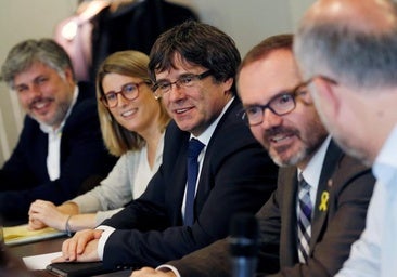 Josep Costa (derecha), junto a Carles Puigdemont y Elsa Artadi, en 2018