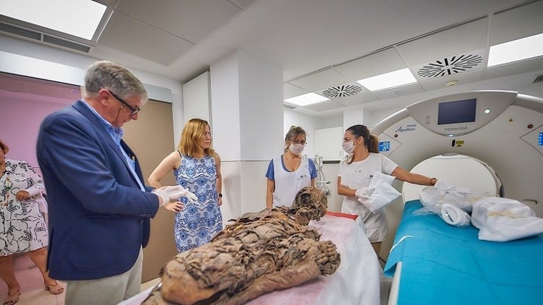A group of MUNA mummies during a computerized axial tomography (CT) in 2020