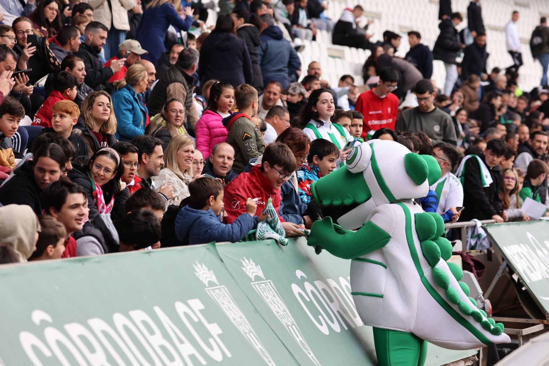 La exitosa jornada de puertas abiertas del Córdoba CF, en imágenes