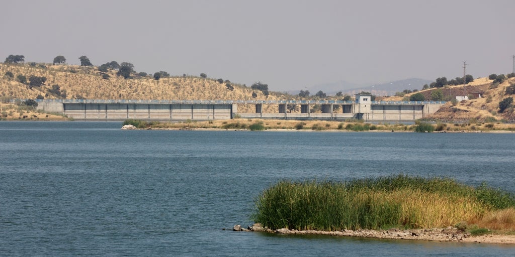 La Confederación Hidrográfica del Guadiana insiste en eludir que pueda actuar en la contaminación del embalse La Colada