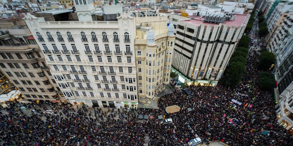 Familiares de víctimas de la dana piden la «inexcusable» dimisión de Mazón en una nueva manifestación